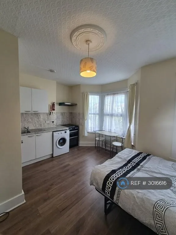Studio flat for rent