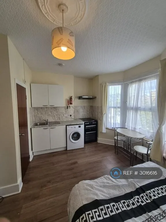 Studio flat for rent