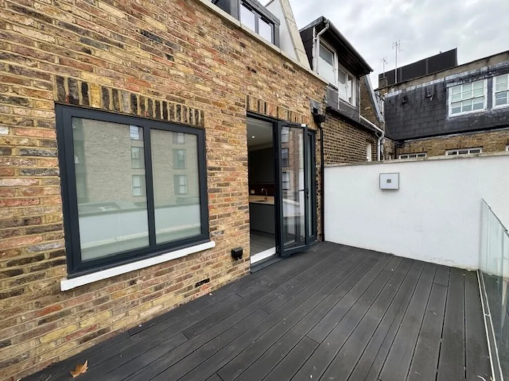 2 bedroom maisonette for rent