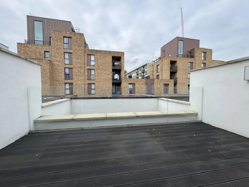 2 bedroom maisonette for rent
