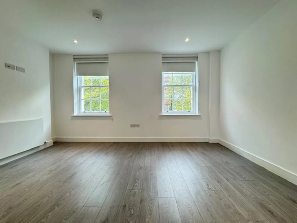 2 bedroom maisonette for rent
