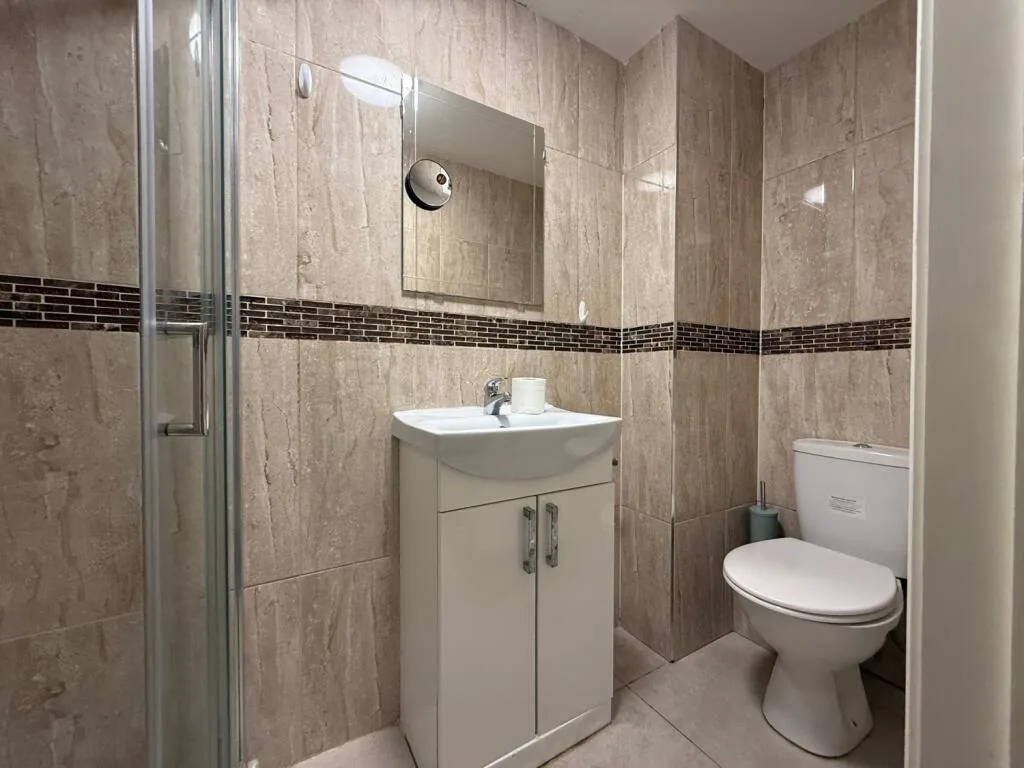 8 bedroom terraced house for rent