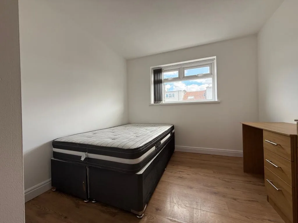 8 bedroom terraced house for rent
