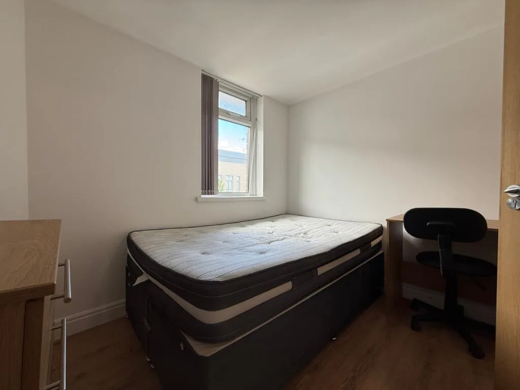 8 bedroom terraced house for rent
