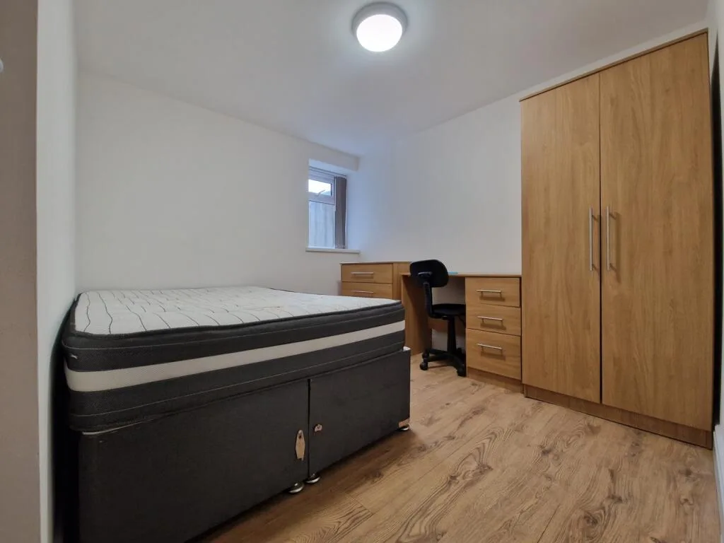 8 bedroom terraced house for rent