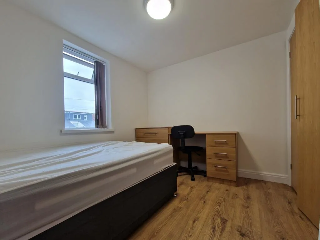 8 bedroom terraced house for rent