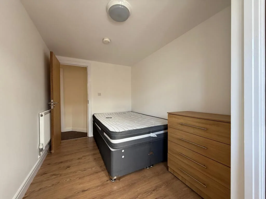 8 bedroom terraced house for rent