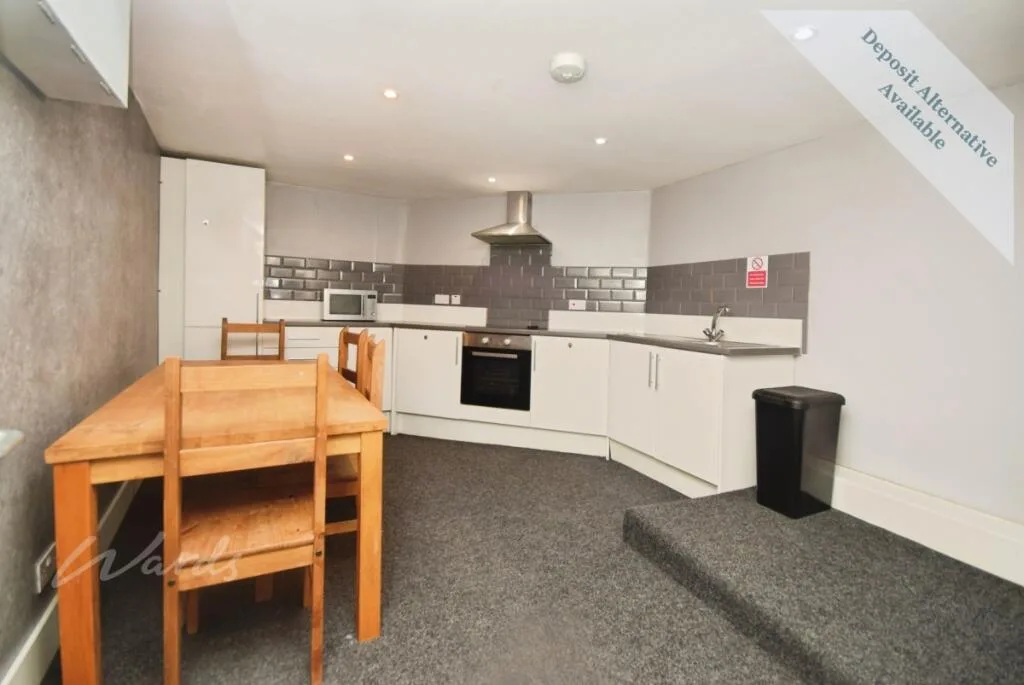 3 bedroom maisonette for rent