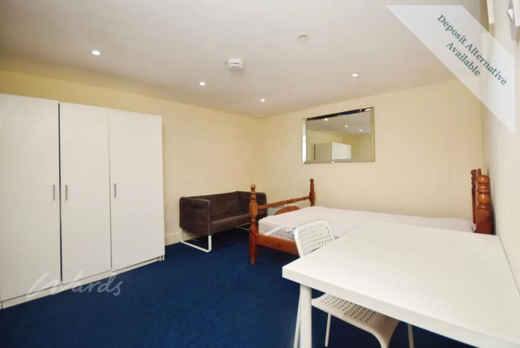 3 bedroom maisonette for rent