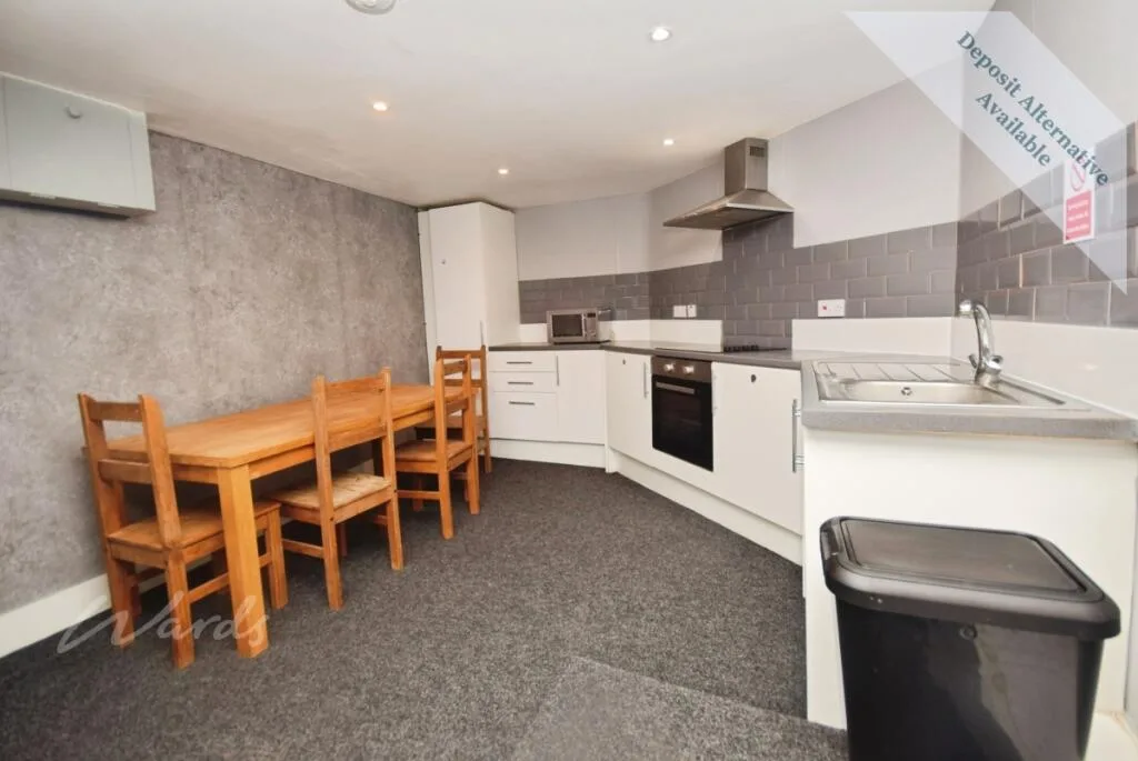 3 bedroom maisonette for rent
