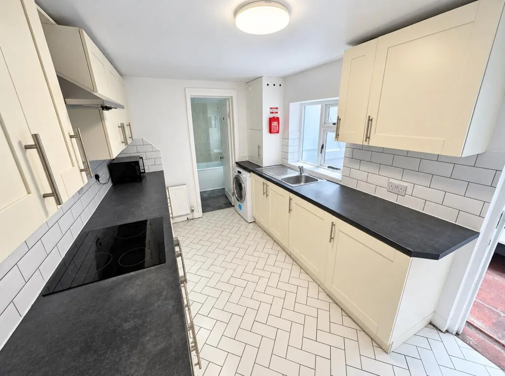 4 bedroom flat for rent