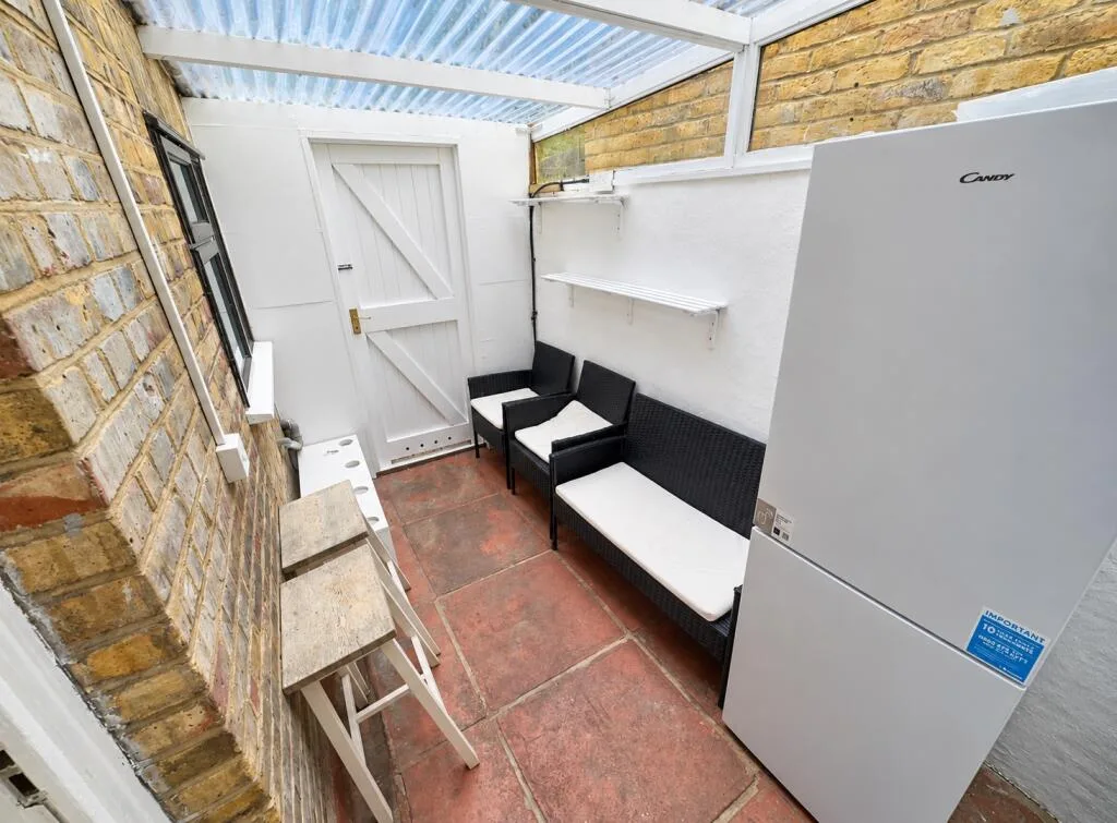 4 bedroom flat for rent