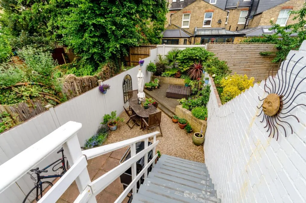 3 bedroom flat for rent