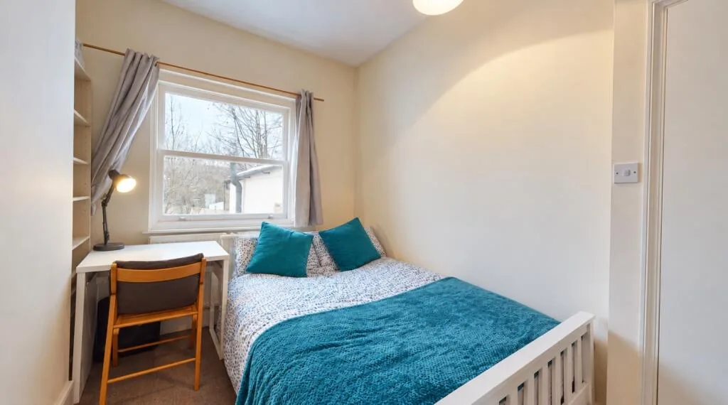 6 bedroom semi-detached house for rent