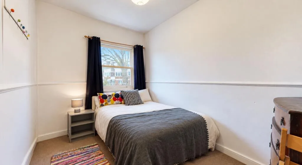 6 bedroom semi-detached house for rent