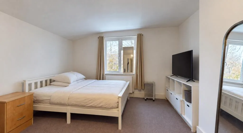 6 bedroom semi-detached house for rent