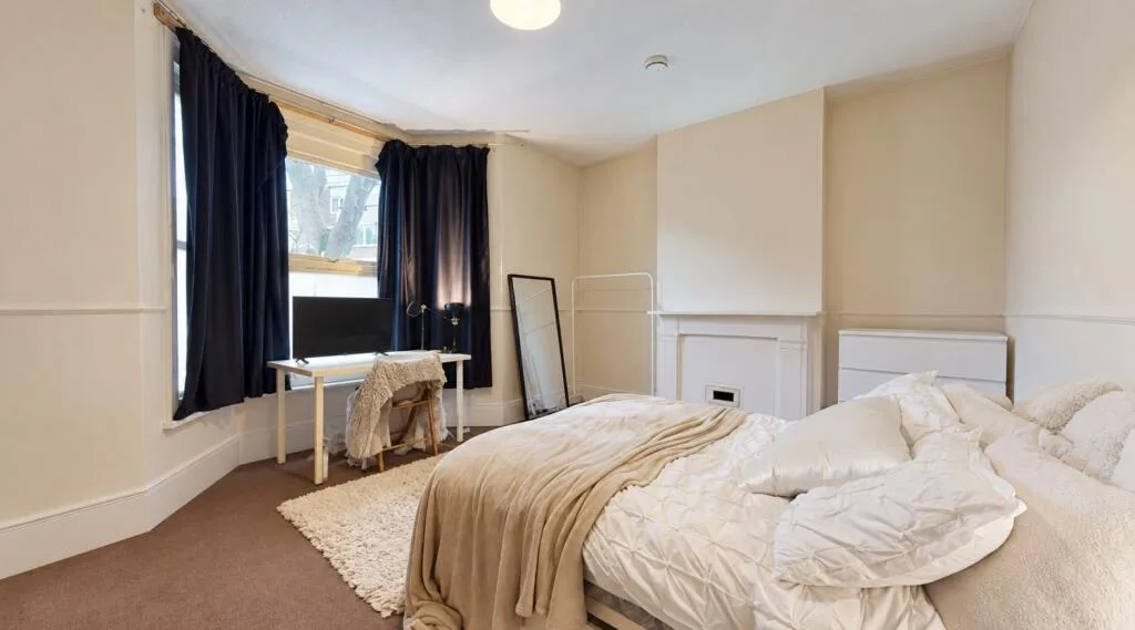 6 bedroom semi-detached house for rent