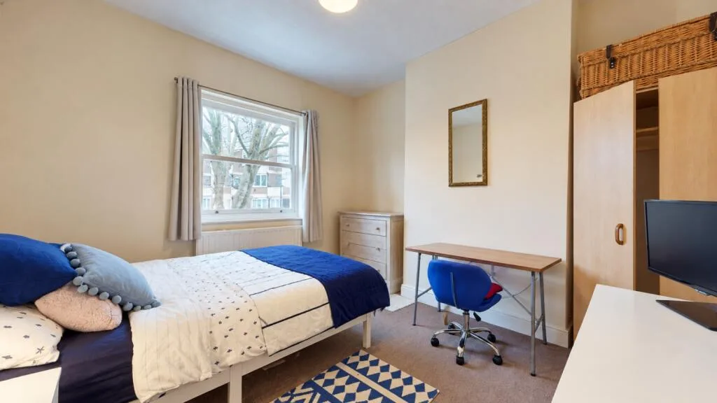 6 bedroom semi-detached house for rent