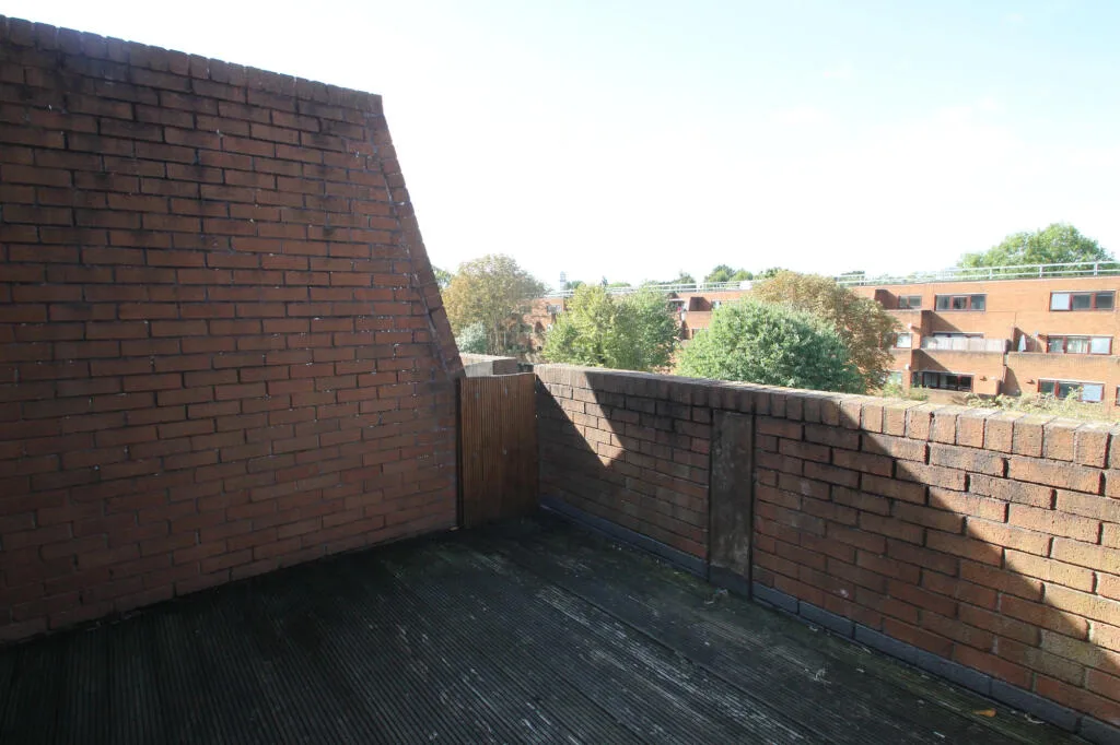 4 bedroom maisonette for rent