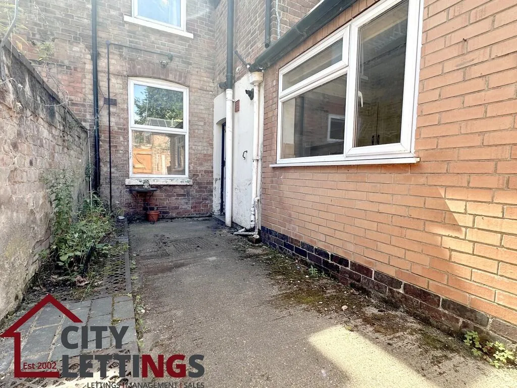 4 bedroom terraced house for rent