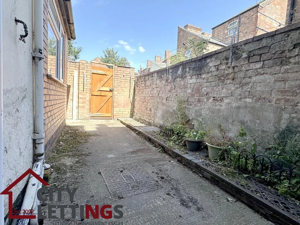 4 bedroom terraced house for rent