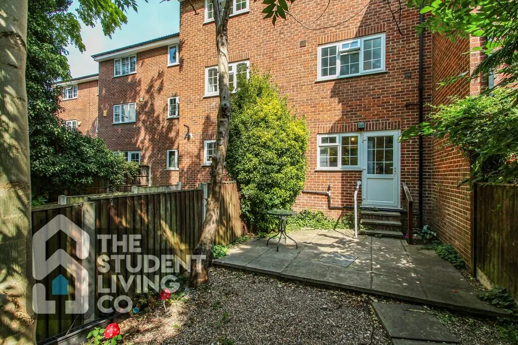 4 bedroom terraced house for rent