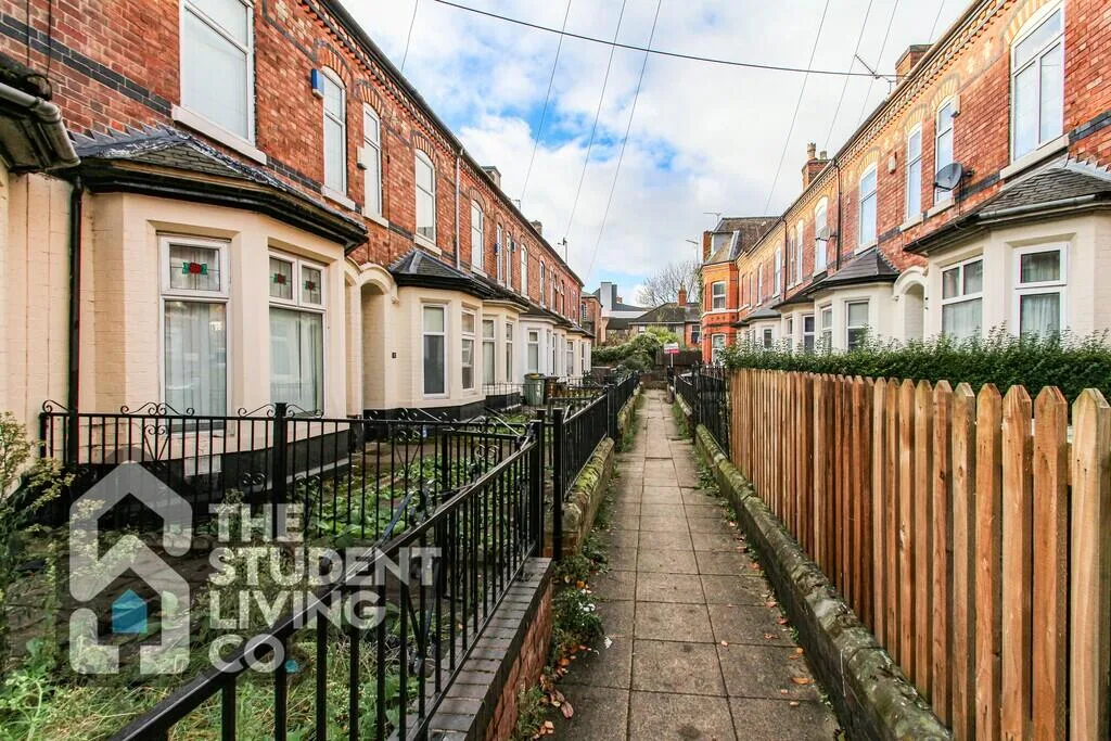 4 bedroom terraced house for rent