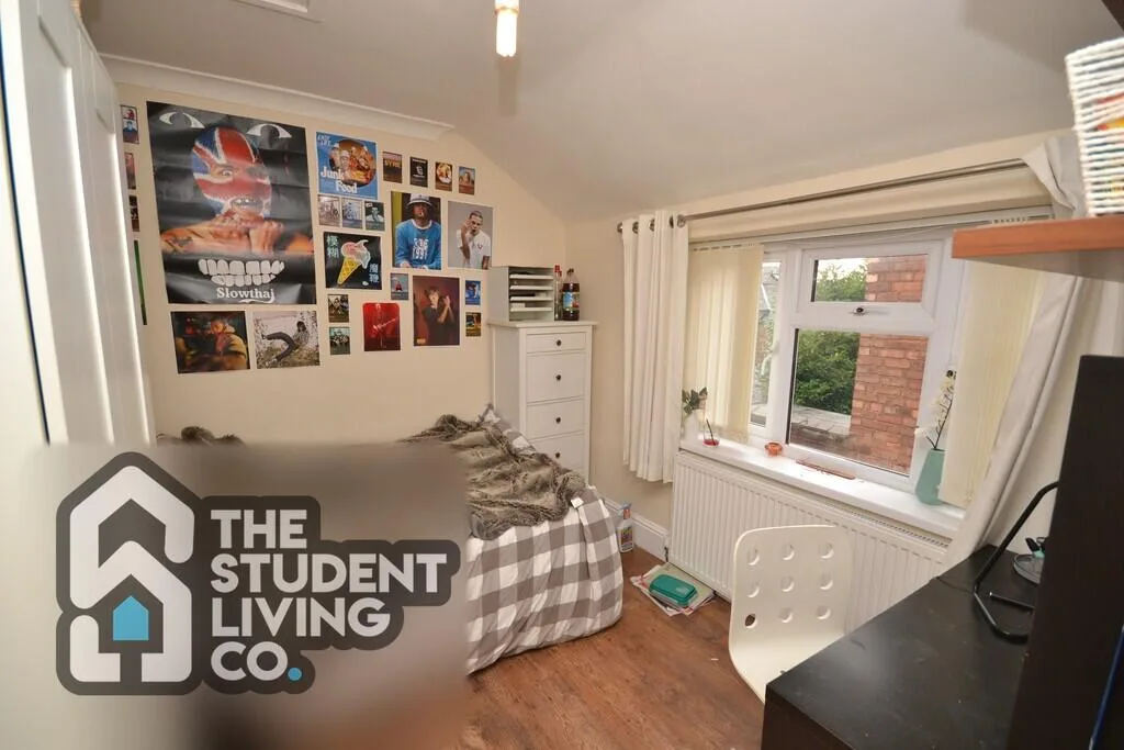 6 bedroom semi-detached house for rent