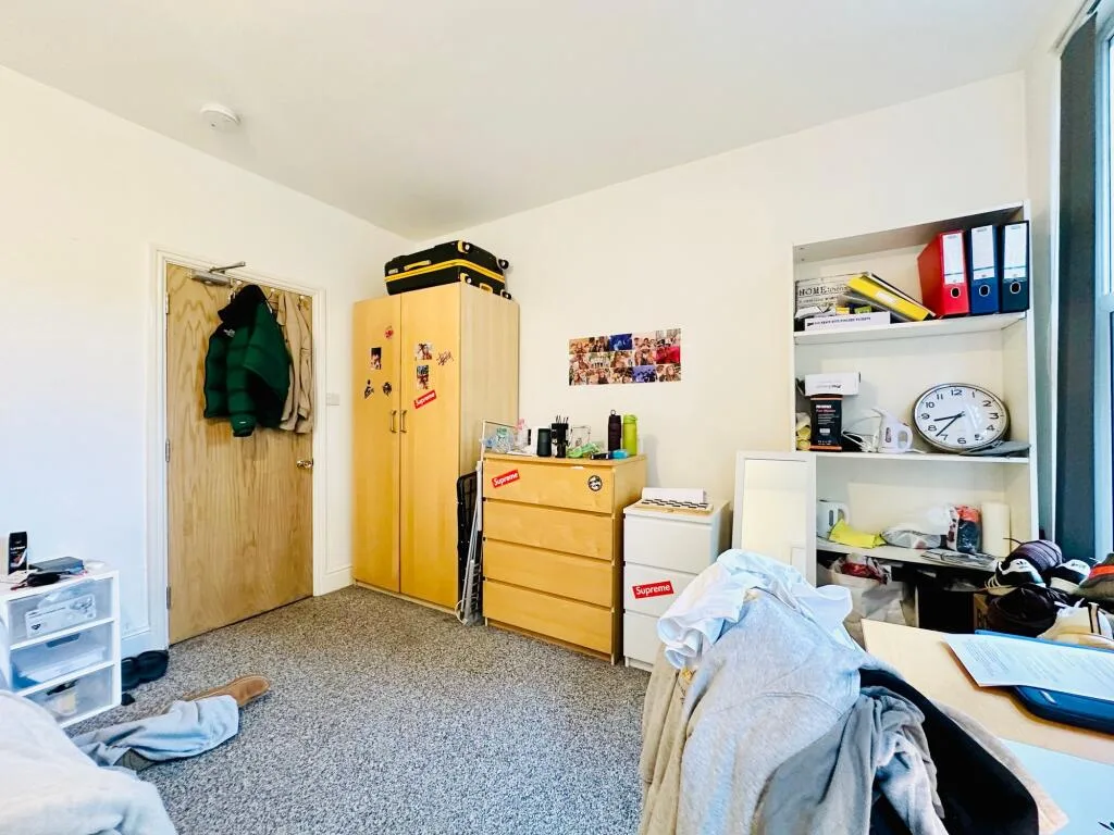 7 bedroom semi-detached house for rent