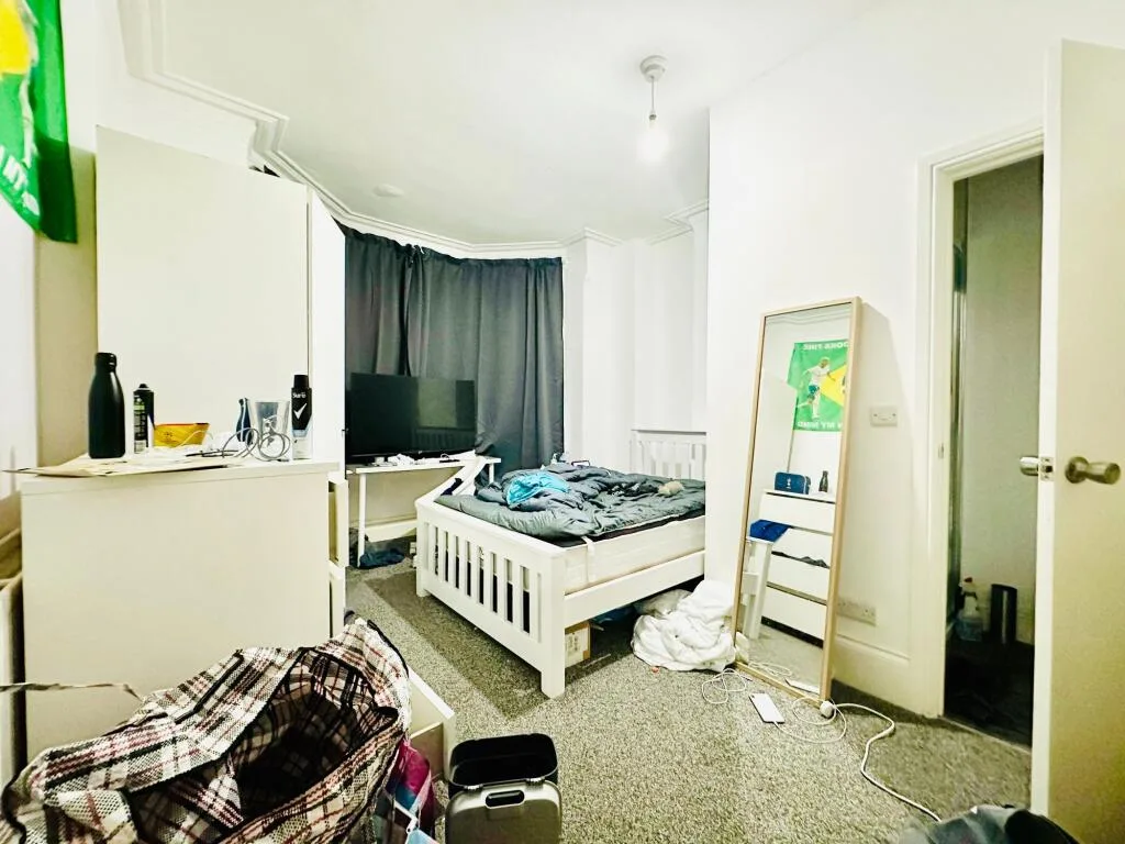7 bedroom semi-detached house for rent
