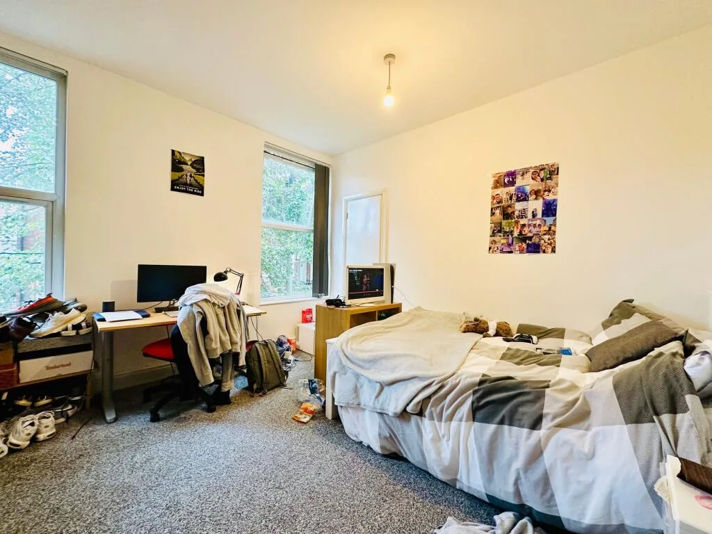 7 bedroom semi-detached house for rent