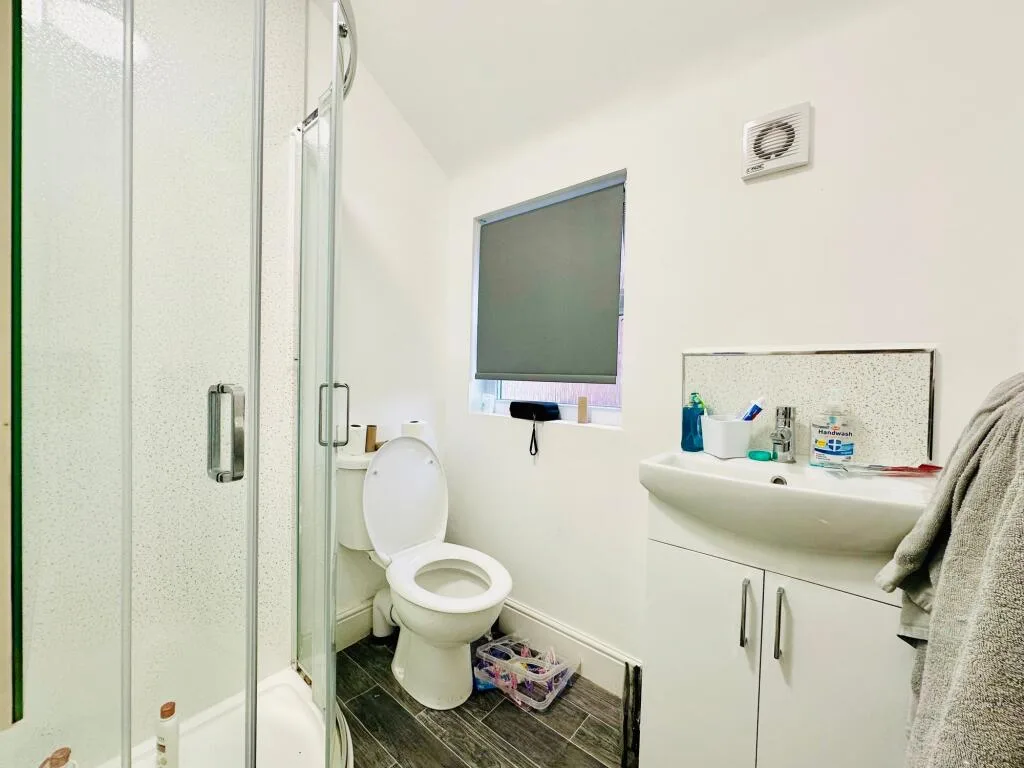 7 bedroom semi-detached house for rent
