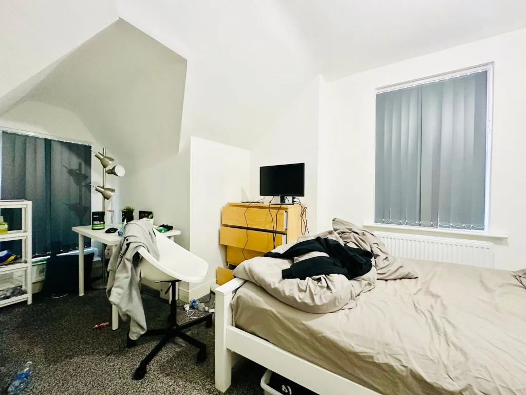 7 bedroom semi-detached house for rent