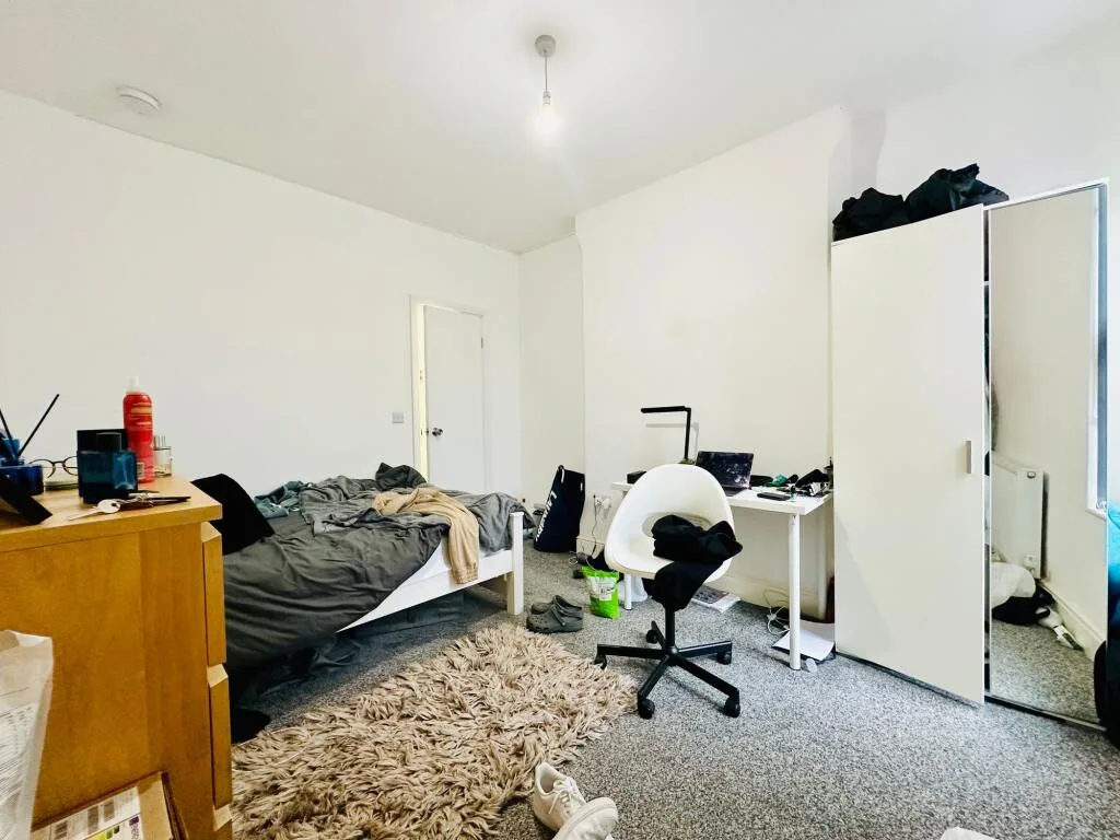 7 bedroom semi-detached house for rent