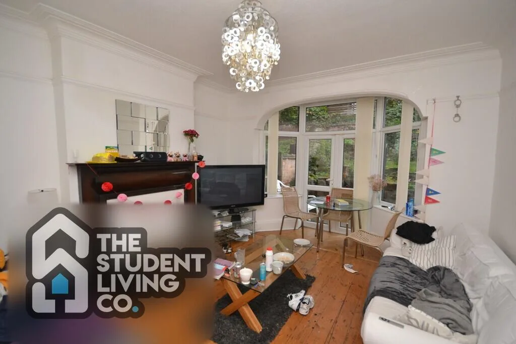 5 bedroom semi-detached house for rent