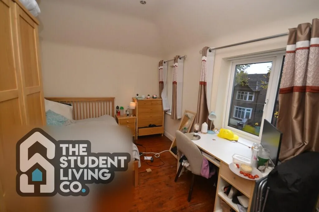 5 bedroom semi-detached house for rent