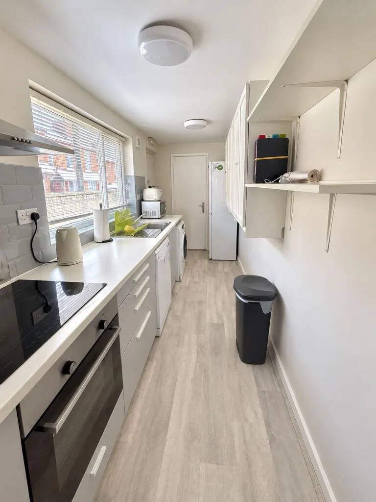 4 bedroom house of multiple occupation for rent