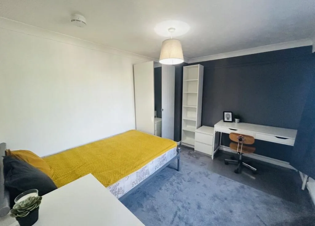 4 bedroom semi-detached house for rent