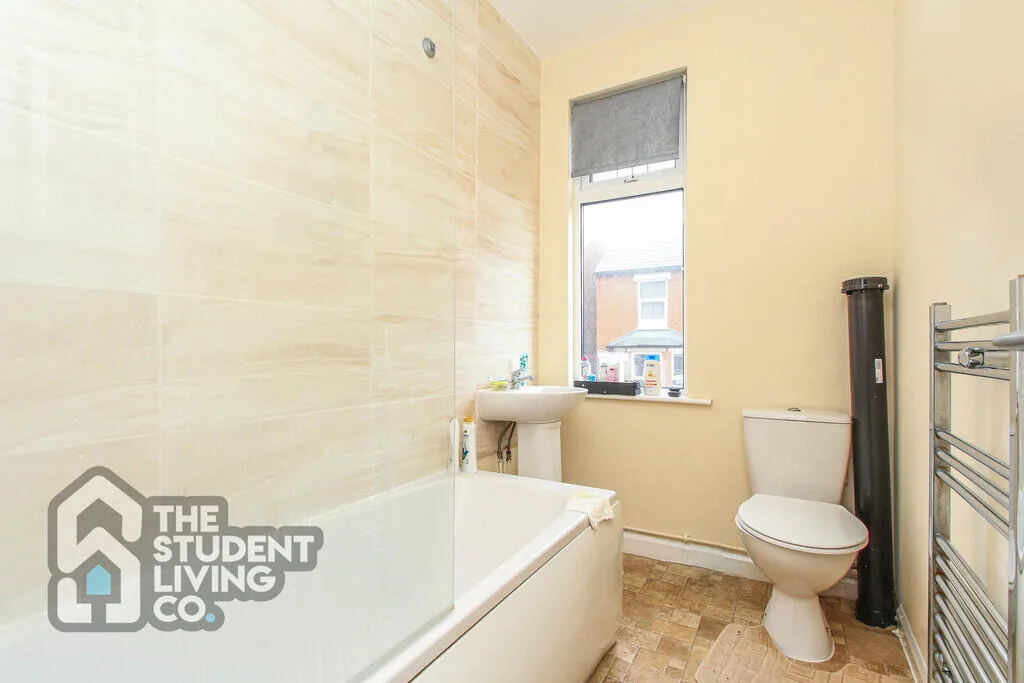 5 bedroom semi-detached house for rent