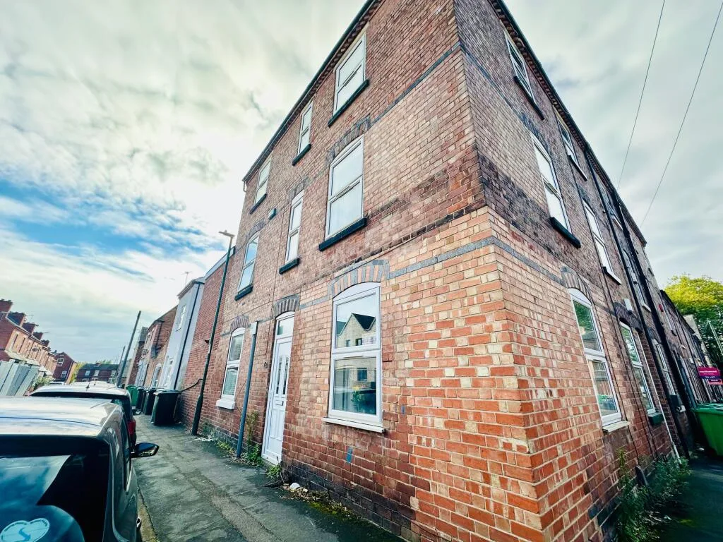 4 bedroom terraced house for rent