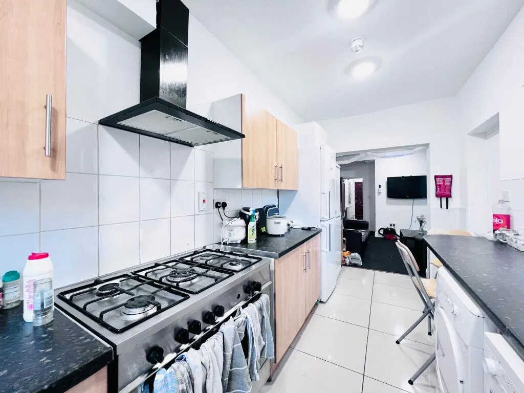 5 bedroom terraced house for rent