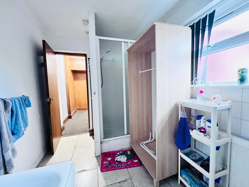 5 bedroom terraced house for rent