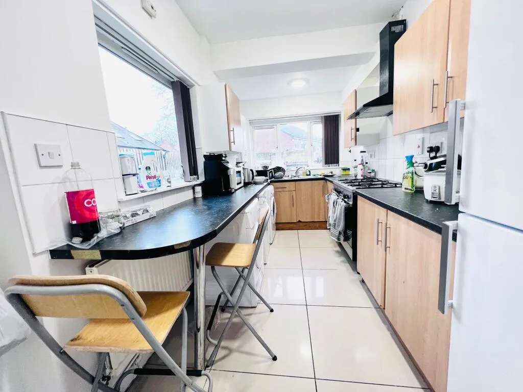 5 bedroom terraced house for rent