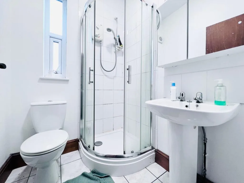 5 bedroom terraced house for rent