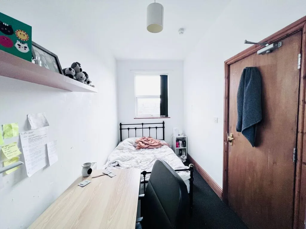 5 bedroom terraced house for rent