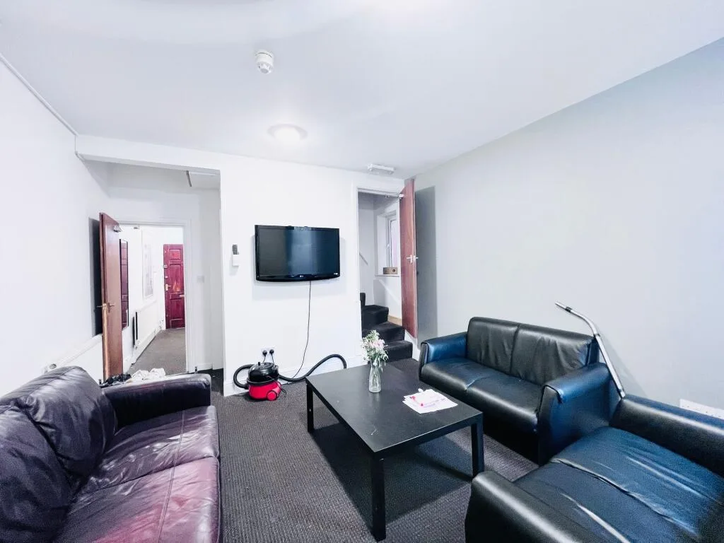 5 bedroom terraced house for rent