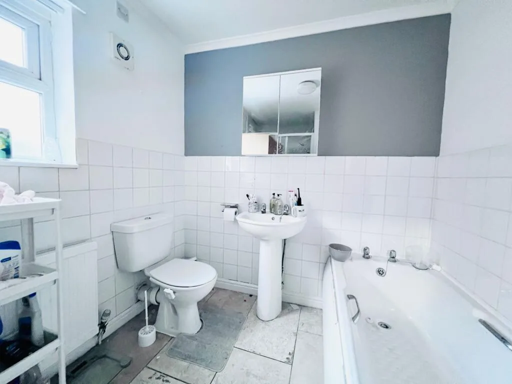 5 bedroom terraced house for rent