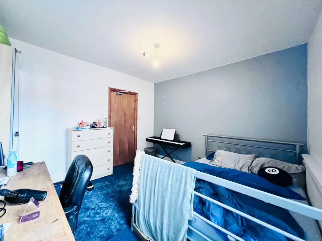 5 bedroom terraced house for rent