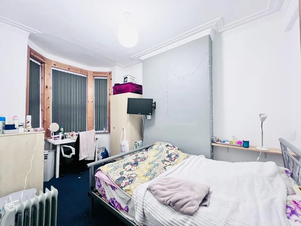 5 bedroom terraced house for rent