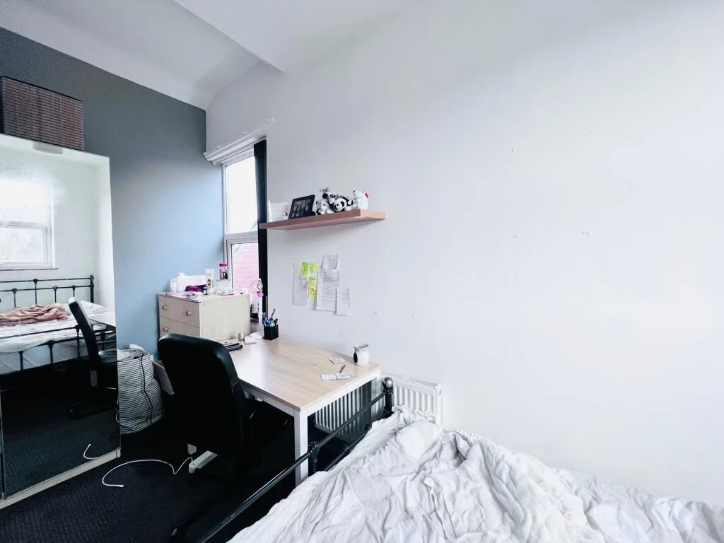 5 bedroom terraced house for rent